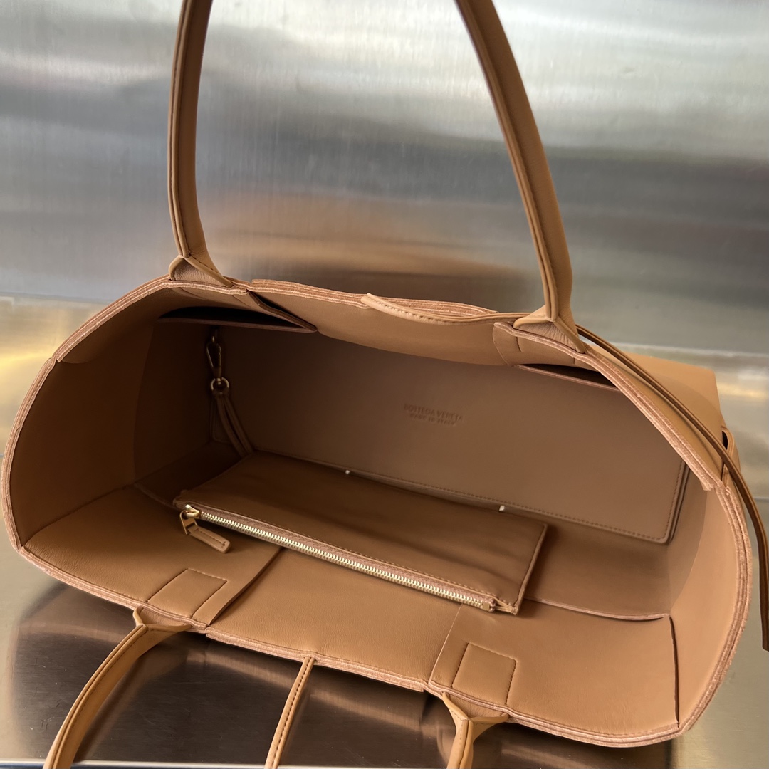 Medium Arco Intreccio Leather Tote Bag Camel